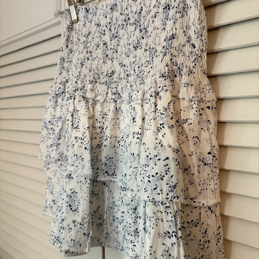 Line and Dot White and Blue Ruffled Floral Skirt | Size Small